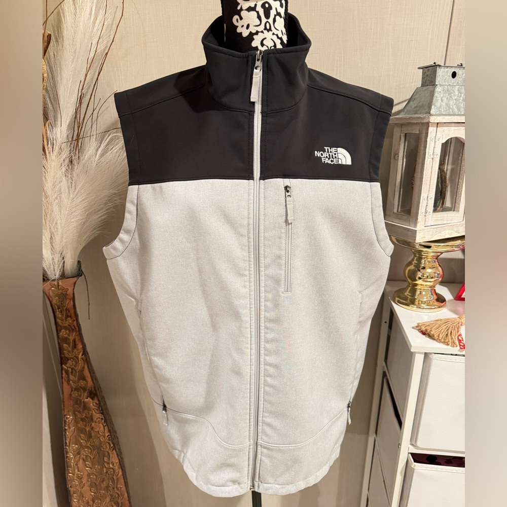 The North Face Men's Two-Tone Black and Gray Vest